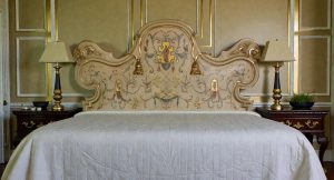 La pittura a grottesche: storia, significato e applicazioni nell’arredo