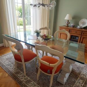 Tavolo top in cristallo con sedie abbinate