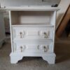 comodino bianco e oro shabby chic