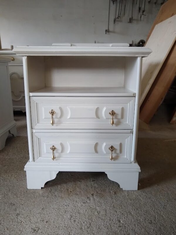 comodino bianco e oro shabby chic